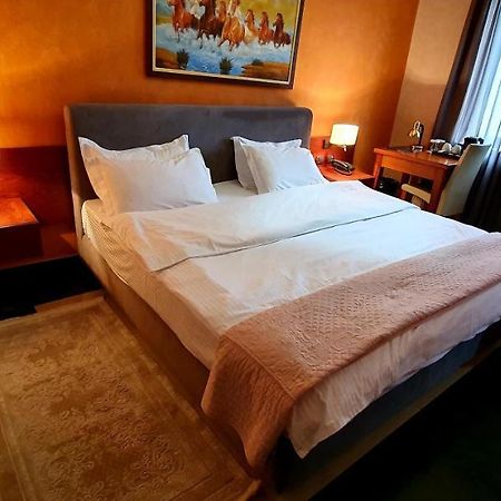 Nov Hotel Tirana Eksteriør billede