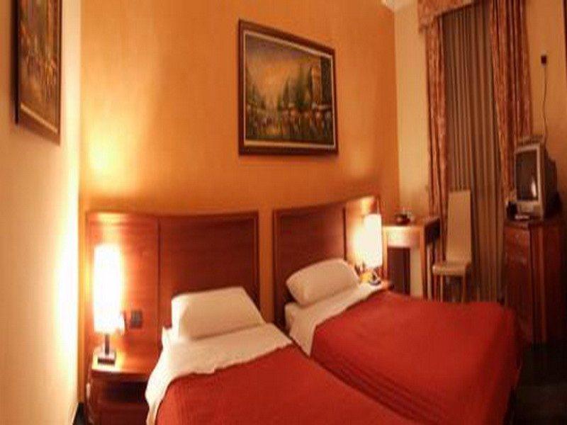 Nov Hotel Tirana Eksteriør billede