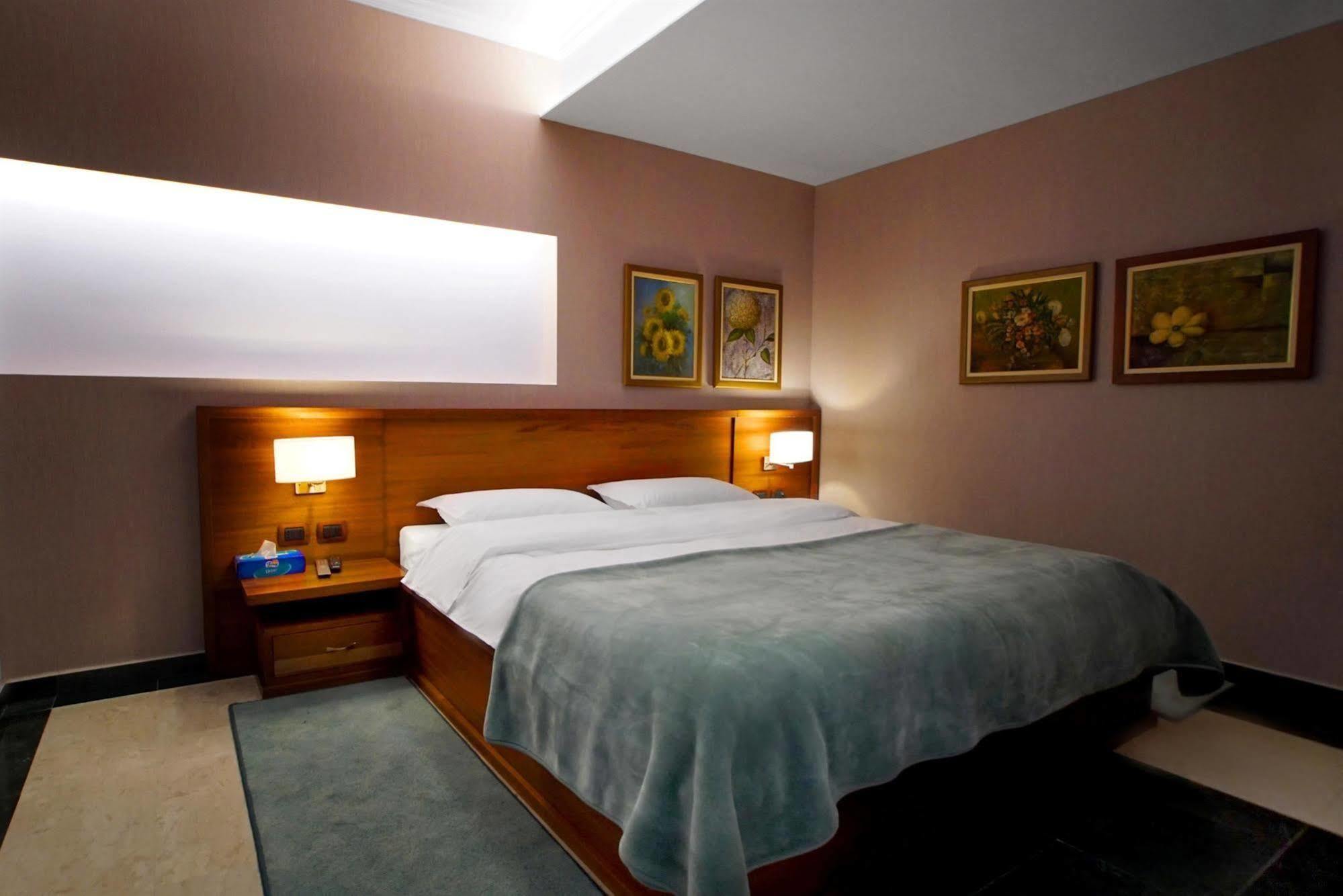 Nov Hotel Tirana Eksteriør billede
