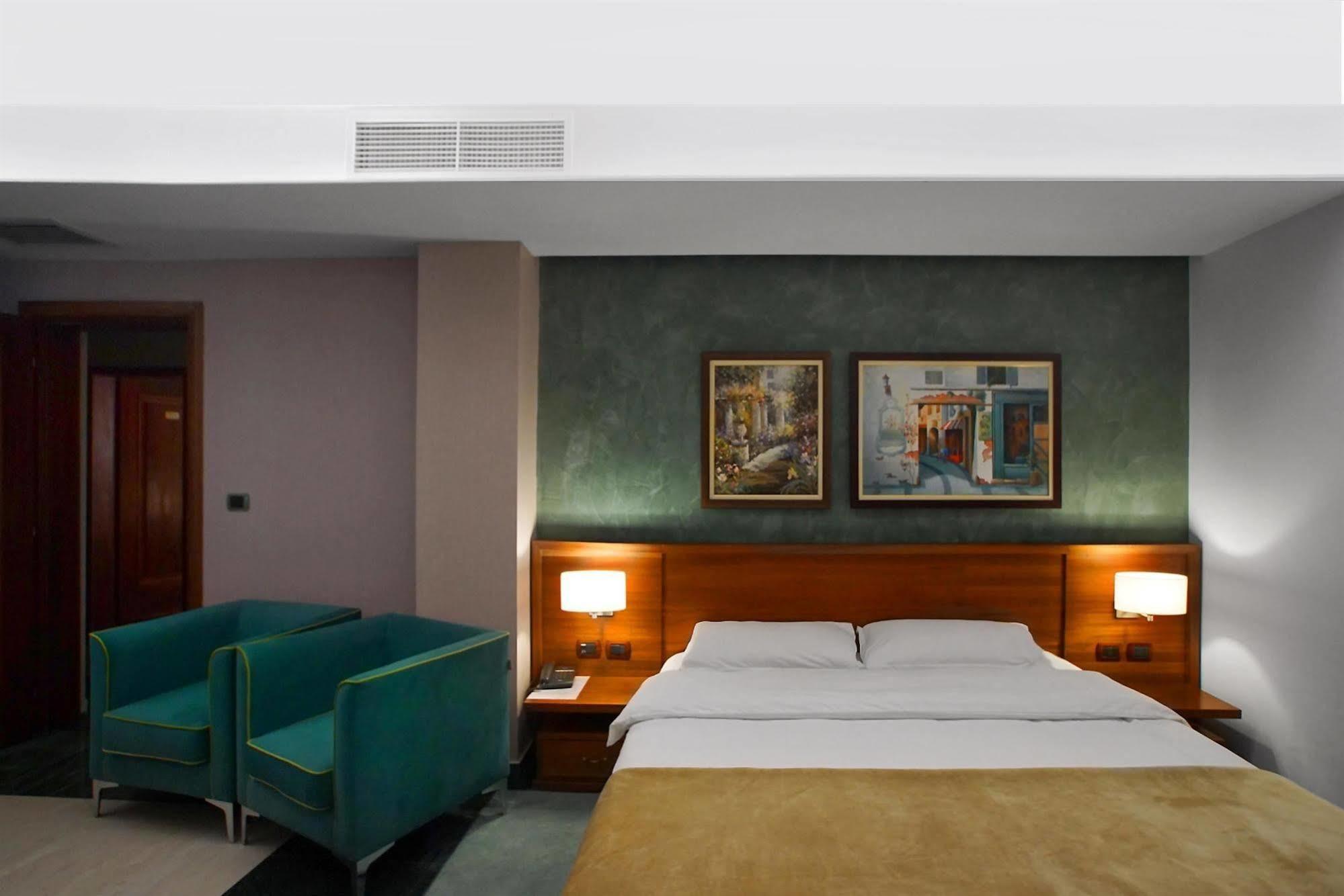 Nov Hotel Tirana Eksteriør billede
