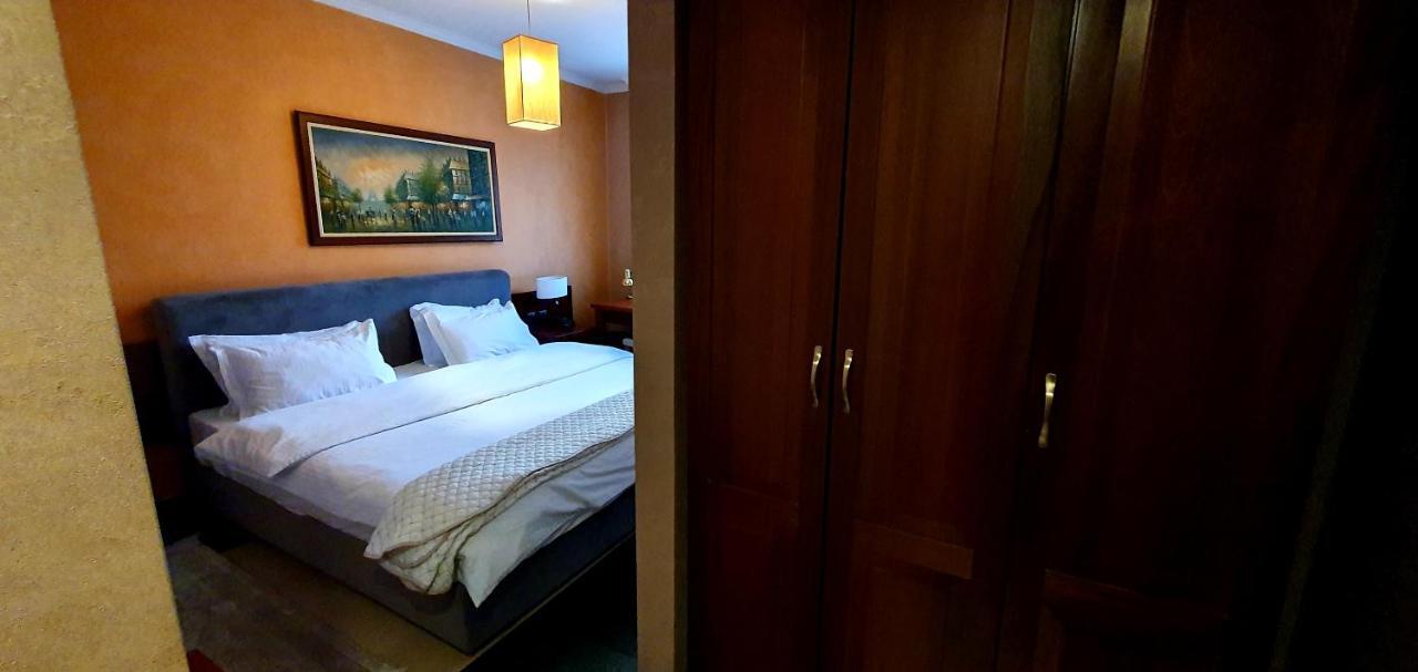 Nov Hotel Tirana Eksteriør billede