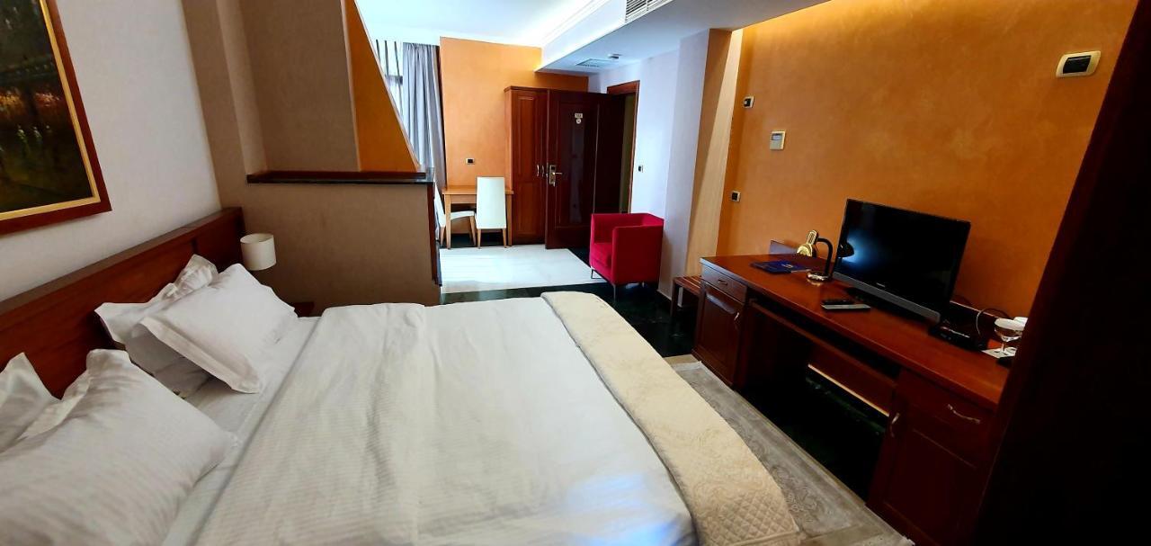 Nov Hotel Tirana Eksteriør billede