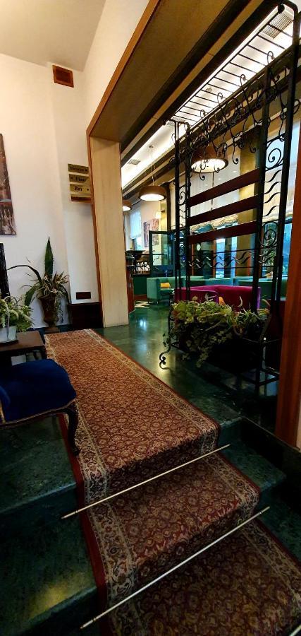 Nov Hotel Tirana Eksteriør billede