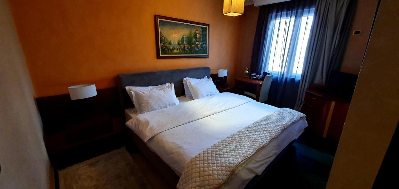 Nov Hotel Tirana Eksteriør billede