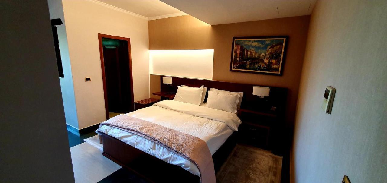 Nov Hotel Tirana Eksteriør billede