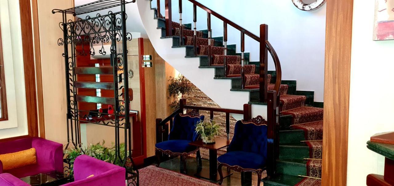 Nov Hotel Tirana Eksteriør billede