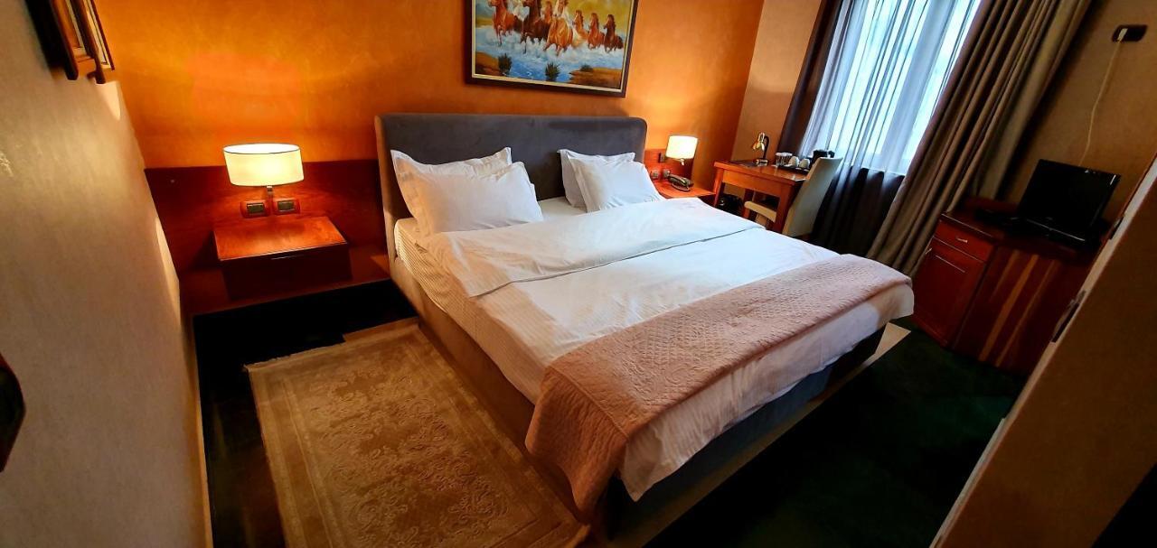 Nov Hotel Tirana Eksteriør billede