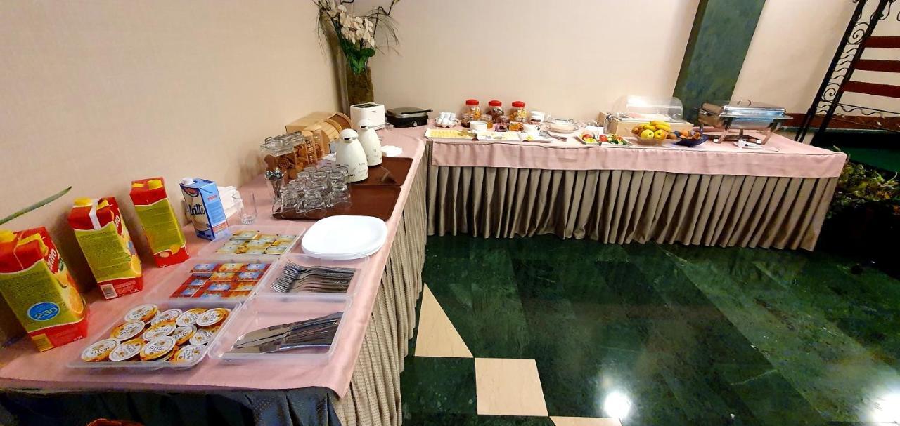 Nov Hotel Tirana Eksteriør billede