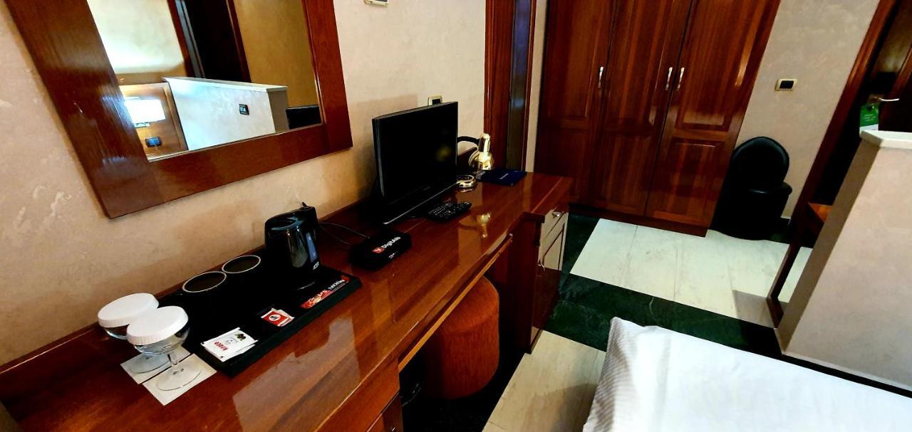 Nov Hotel Tirana Eksteriør billede