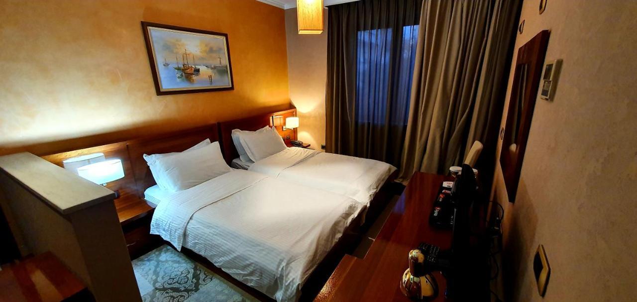 Nov Hotel Tirana Eksteriør billede