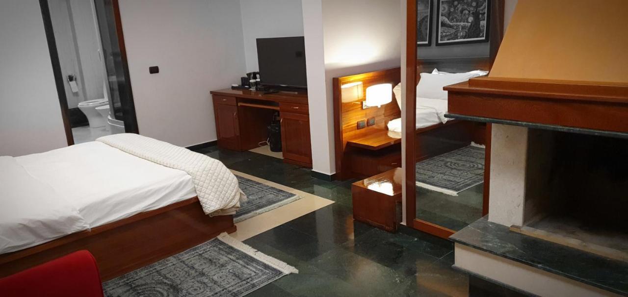 Nov Hotel Tirana Eksteriør billede